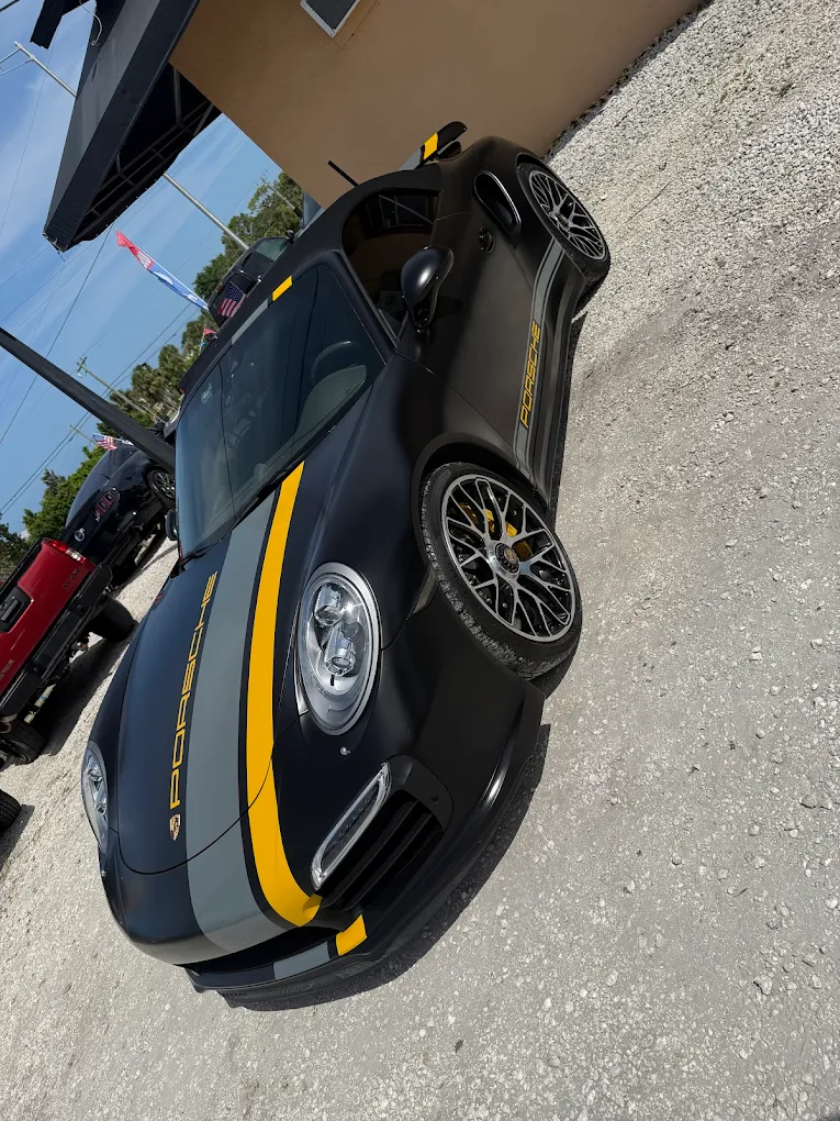 Porsche 911 with racing stripes wheel detail